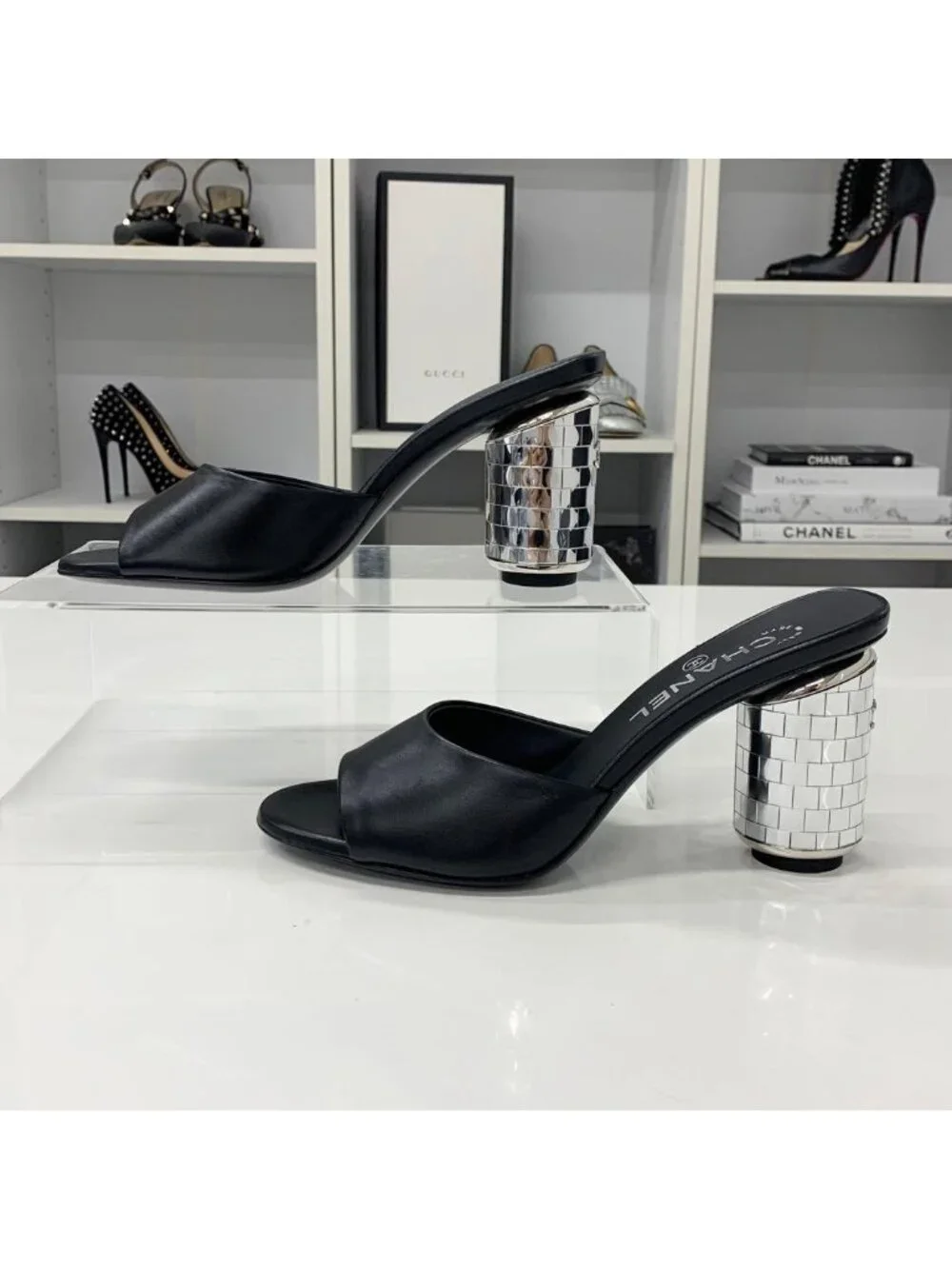 Chanel CC Logo Leather Mirror Heel Sandals Black - Picture 2 of 10